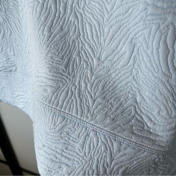 [L] aerie Textured Spring Pastel Blue Long Sleeve Lightweight Crewneck Sweater - Picture 10 of 11